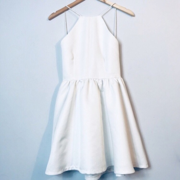 L’ATISTE Backless Dress - Picture 2 of 7